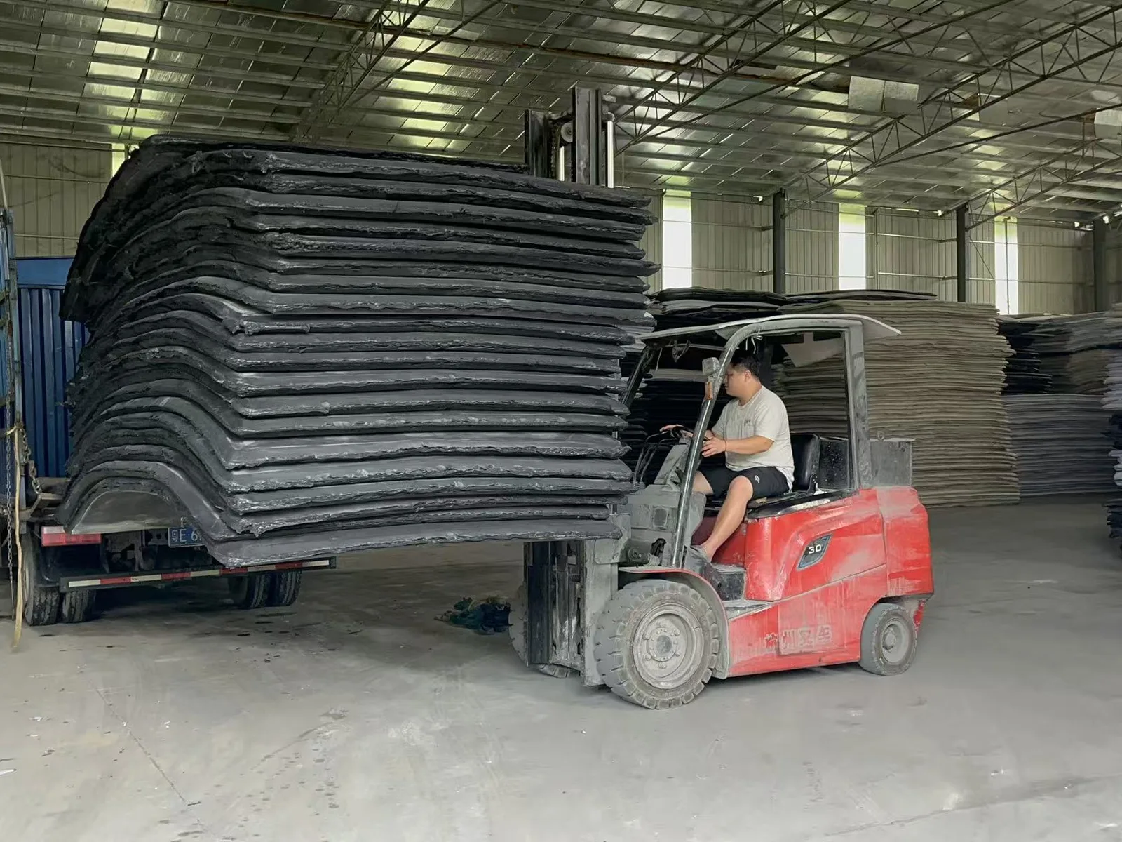 Bulk EVA foam slab loading and shipment reference